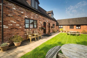 Zoe's Cottage with Alpaca's and 7 mins drive to Alton Towers
